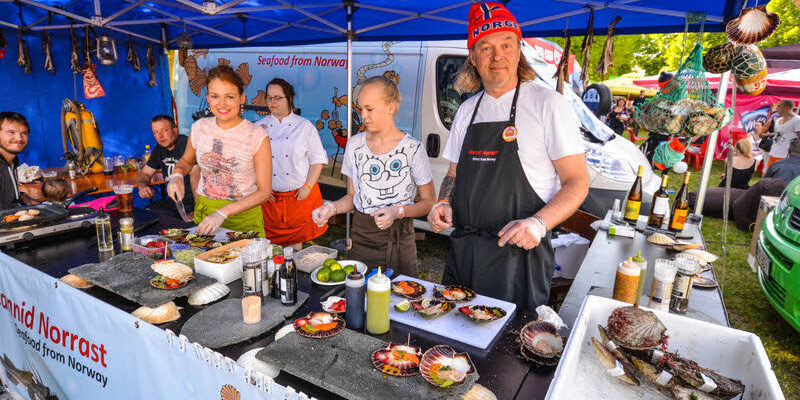 Tuuker Marko küpsetab igal aastal Norrast endapüütud kammkarpi Tuker Marco cooks scallops he catches in Norway every year