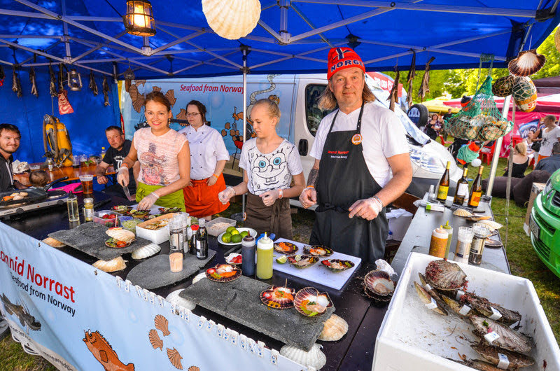Tuker Marco cooks scallops he catches in Norway every year